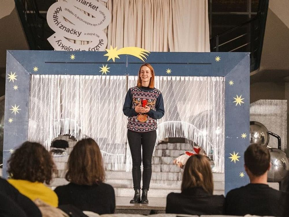 Humor, kouzlo Vánoc a naděje pro děti z dětských domovů ožily v Holešovicích