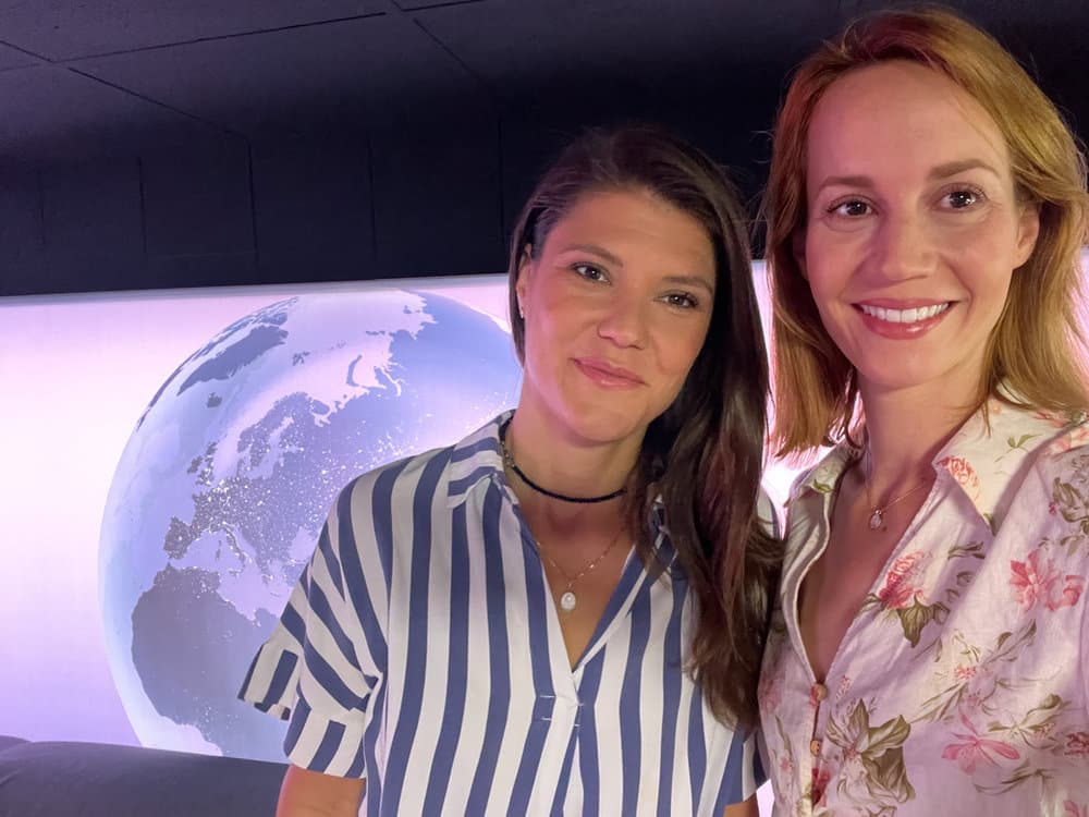 ČT1 Studio 6, 9. 9. 2024, Rozhovor o hostitelské péči s Terezou Šindlerovou a herečkou Bárou Mudrovou